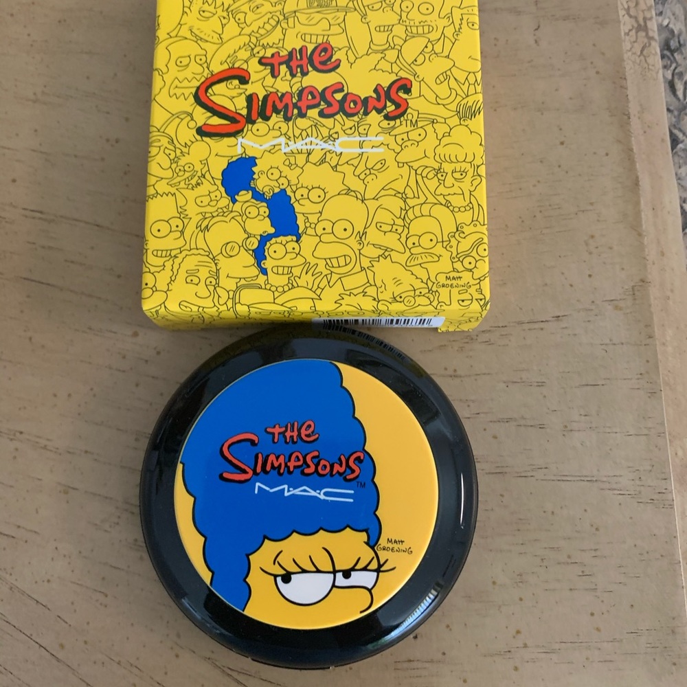 Mac Marge Simpson blush NIB, NWT - Picture 3 of 3